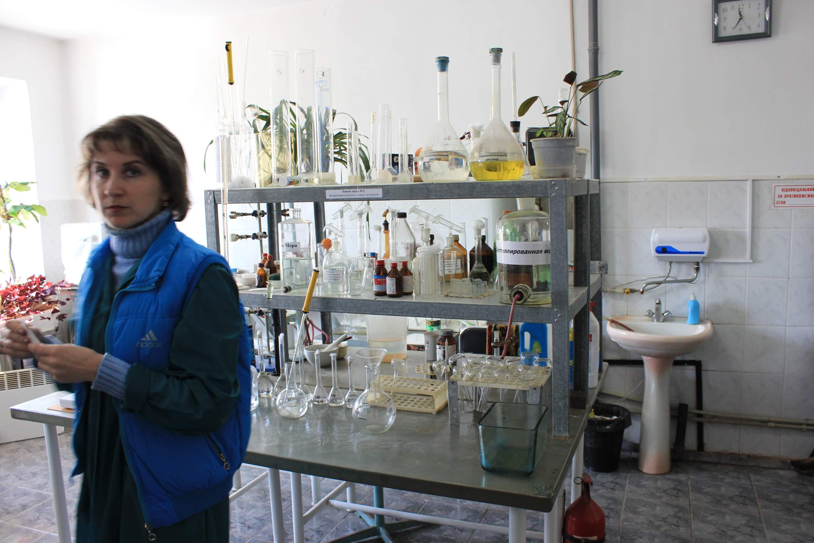 Shore hardness test of rubber and rubber goods